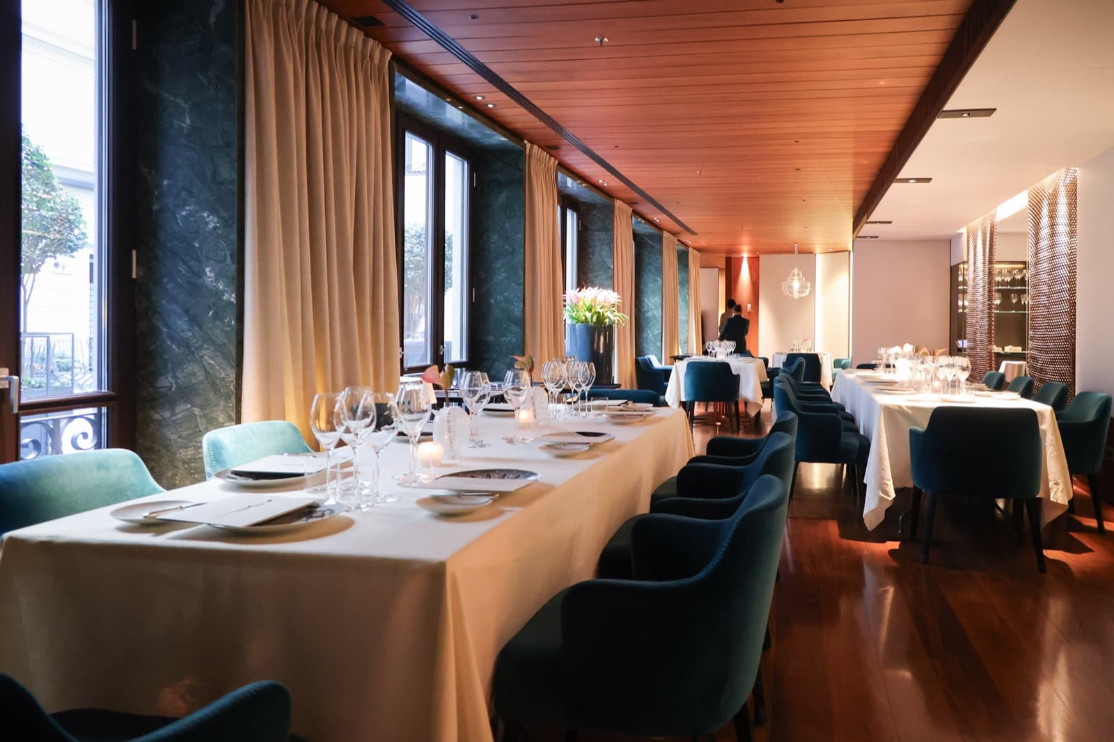Cena di gala con tavoli imperiali